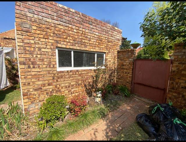 2 BEDROOM TOWNHOUSE FOR SALE IN CLUBVILLE